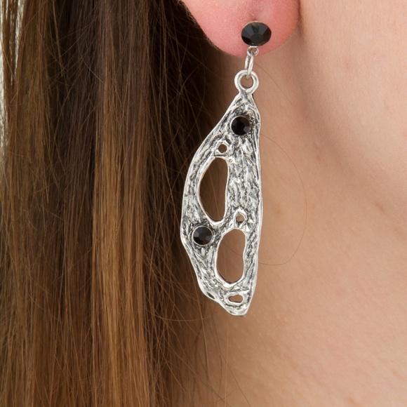 Wooden Style Silver Earrings w/ Black Stones - Picture 2 of 2